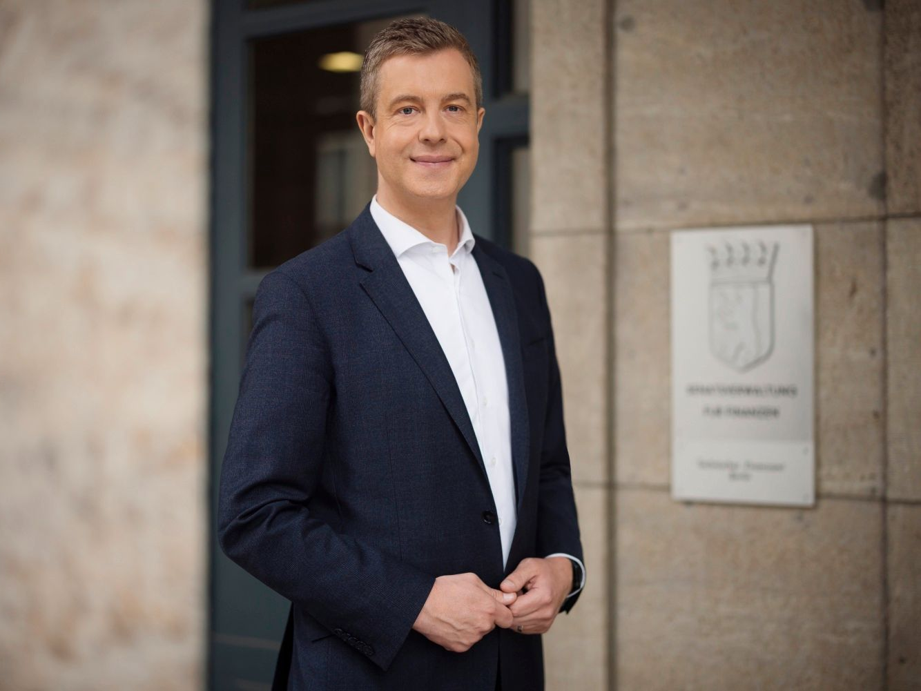 Mehr Geld für Beamte: Finanzsenator Stefan Evers will Personalmangel entgegenwirken