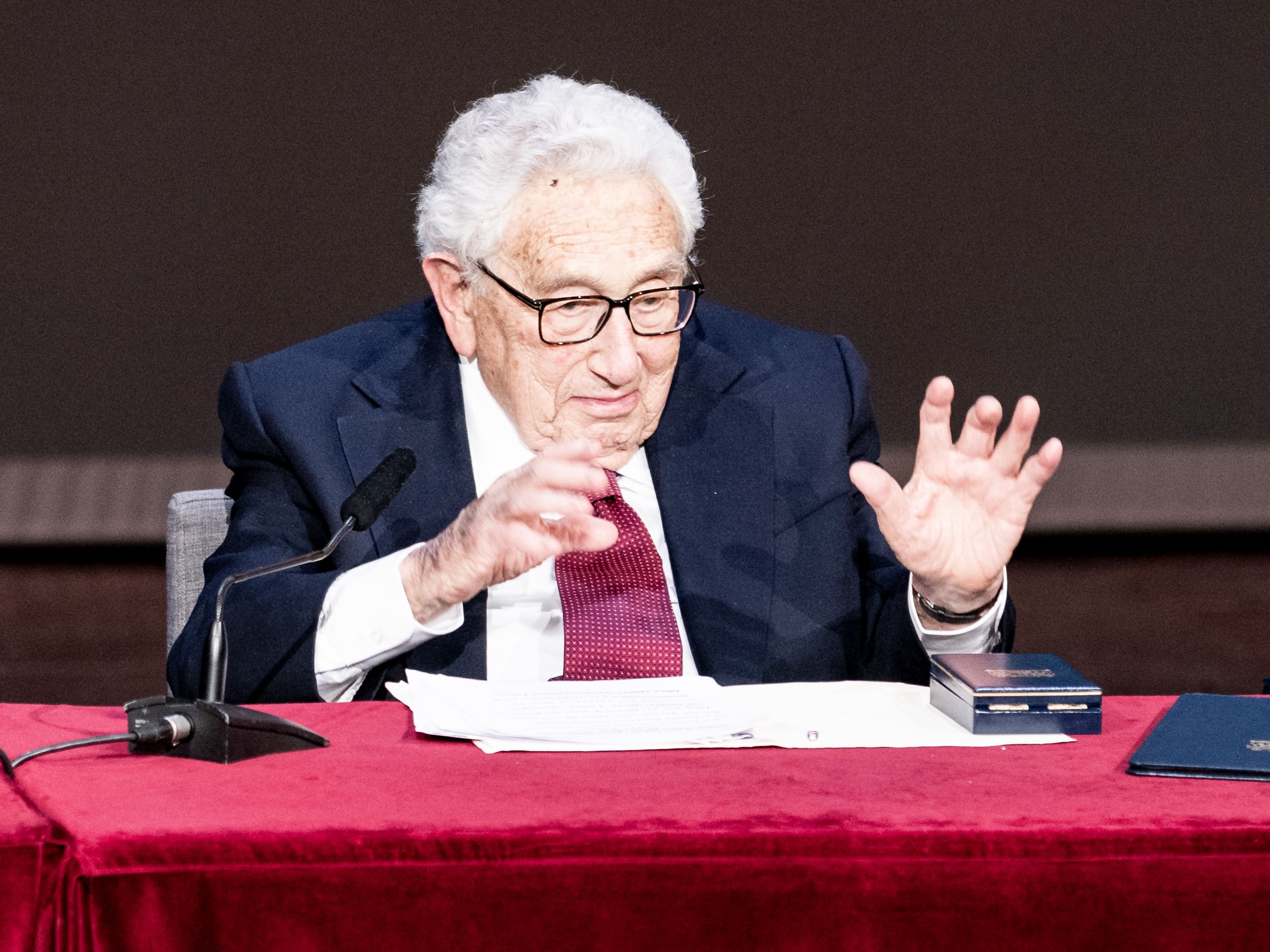 Selbst im Alter von 100 Jahren war Henry Kissinger noch aktiv
