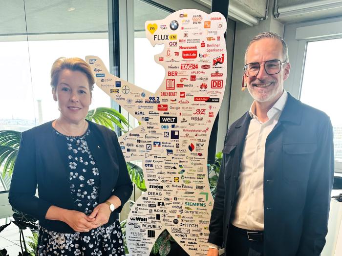 Franziska Giffey, Berlins Wirtschaftssenatorin und Dr. Stefan Franzke, Geschäftsführer von Berlin Partner präsentieren die positive Halbjahresbilanz der Berliner Wirtschaft