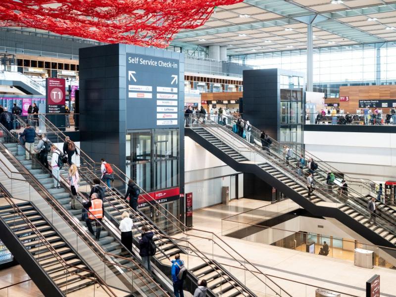 Vom Pannen- zum Erfolgsflughafen – Aletta von Massenbach verleiht dem BER Flügel