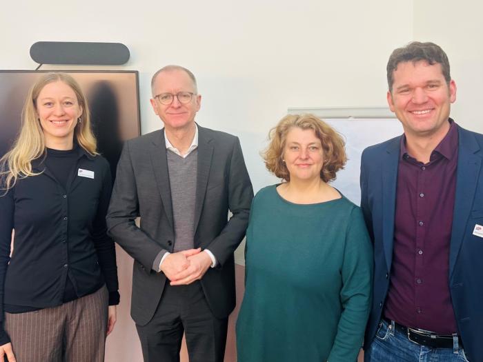 (v.l.): Carlotta Krone-Danhier, Future Energy Lab; Georg Friedrichs, CEO GASAG AG; Kristina Jahn, Berliner Wirtschaftsgespräche; Benedikt Pulvermüller, Director dena