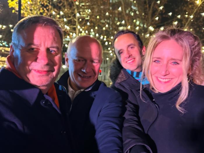 Es werde Licht (v.l.): Uwe Timm, Vorsitzender AG City; Kai Wegner, Regierender Bürgermeister von Berlin; Dr. Simon Kempf, PERISKOP; Kirstin Bauch, Bezirksbürgermeisterin Charlottenburg-Wilmersdorf