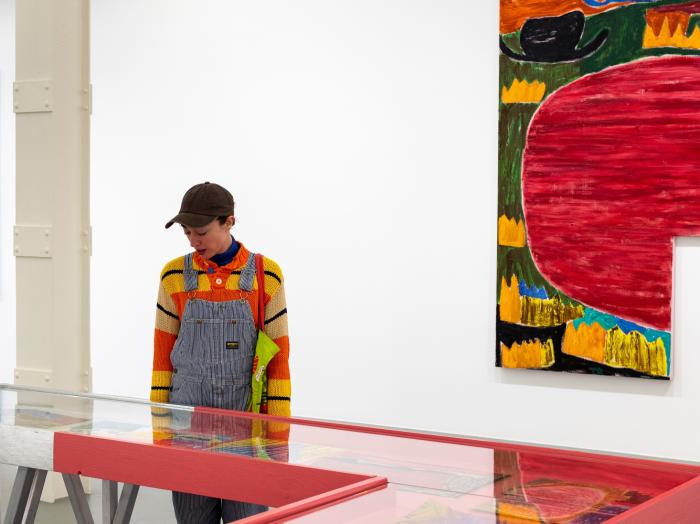 Die Kunstwerke „Rosa See“ des Künstlers Tal R von der Max Hetzler Galerie