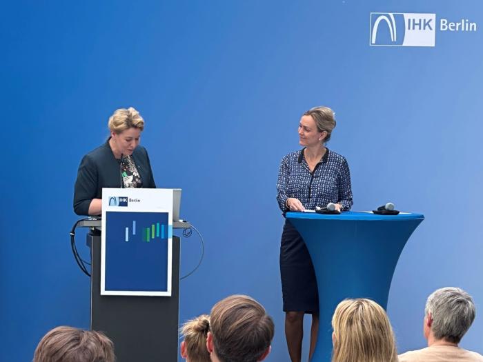 Franziska Giffey (l.) und Manja Schreiber sind enge Partner in der Berliner Wirtschaft