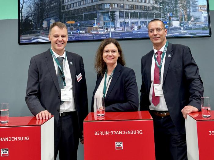 Das ZEITSTROM Management Board: Albert Habermann, Sunna Göcke, CEO Tom Sauer (rechts)