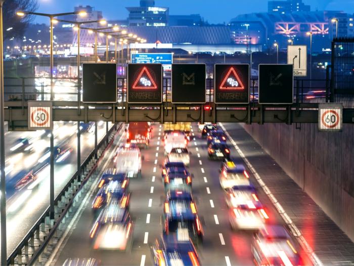 Die Autobahnbrücke am Dreieck Funkturm ist eine Hauptverkehrsader Berlins