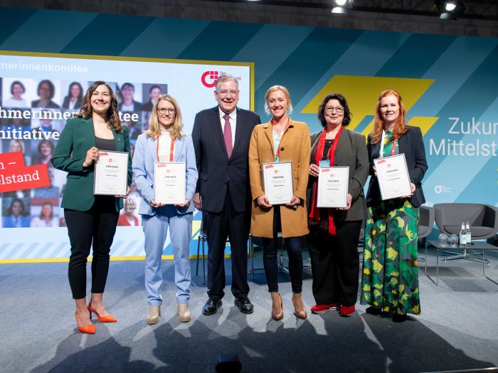 (von links nach rechts: Maren Kogge (Geschäftsführerin, KAIN & KOGGE GmbH), Kim Wlach (Geschäftsführerin, Berg & Macher GmbH), Christoph Ahlhaus (Vorsitzender der Bundesgeschäftsführung, BVMW e.V.), Melanie Baum (Geschäftsführerin, Baum Zerspanungstechnik e.Kfr.),  Jeannette Peters (Gründerin JPeters Consult), Dr. Anke Skopec (Geschäftsführerin, BIFI - Berliner Institut für Innovationsforschung GmbH))