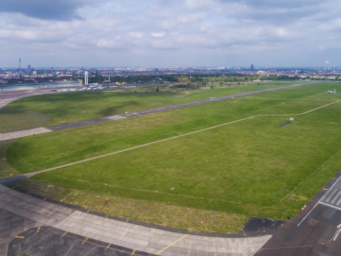 Das ehemalige Flughafengelände „Tempelhofer Feld“ 