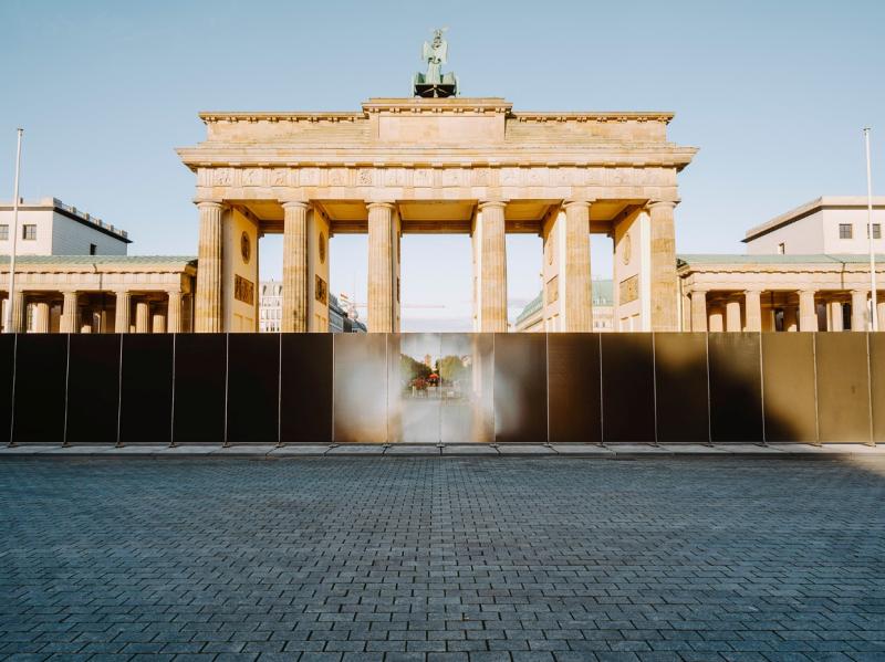 Durchsichtige Mauer am Brandenburger Tor