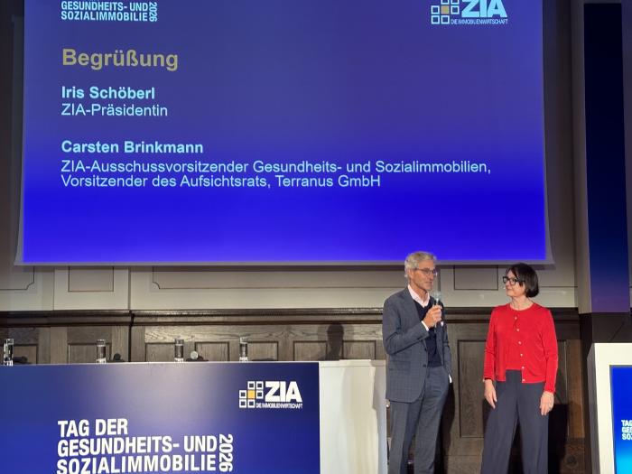Carsten Brinkmann, Terranus GmbH, und ZIA-Präsidentin Iris Schöberl eröffnen den ZIA Tag der Gesundheits- und Sozialimmobilien 2026 in Berlin