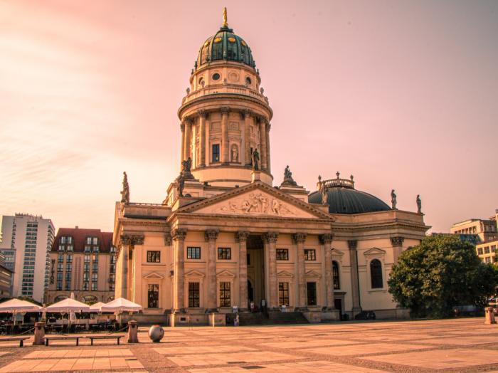 Allzu viel Grün bietet der Gendarmenmarkt aktuell nicht
