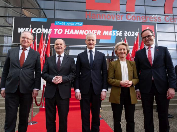 HANNOVER MESSE 2024, Opening Ceremony, Roter Teppich (v.l.n.r.): Stephan Weil, Ministerpräsident Niedersachsen; Olaf Scholz, Bundeskanzler der Bundesrepublik Deutschland; Jonas Bahr Støre, Premierminister Norwegen, Dr. Ursula von der Leyen, Präsidentin der Europäischen Kommission und Dr. Jochen Köckler, Vorsitzender des Vorstands der Deutschen Messe AG