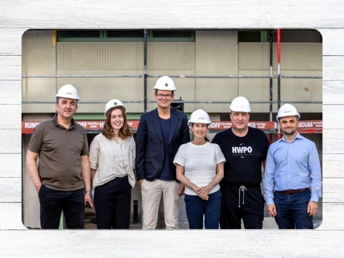 Zusammentreffen beim Richtfest (v.l.): Muhamed Badic (MSB Bauausführungen), Alexa Bartsch (JWA Architekten), Jan Wiese (JWA Architekten), Sibylle Hartel (Heimstaden), Sebastian Rajnoha (Generalunternehmen Perdomo), Adem Dauti (Heimstaden)