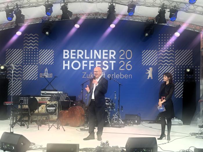 Der Regierende Bürgermeister Kai Wegner eröffnet das 24. Berliner Hoffest vor dem Roten Rathaus unter dem Motto „Zukunft erleben“