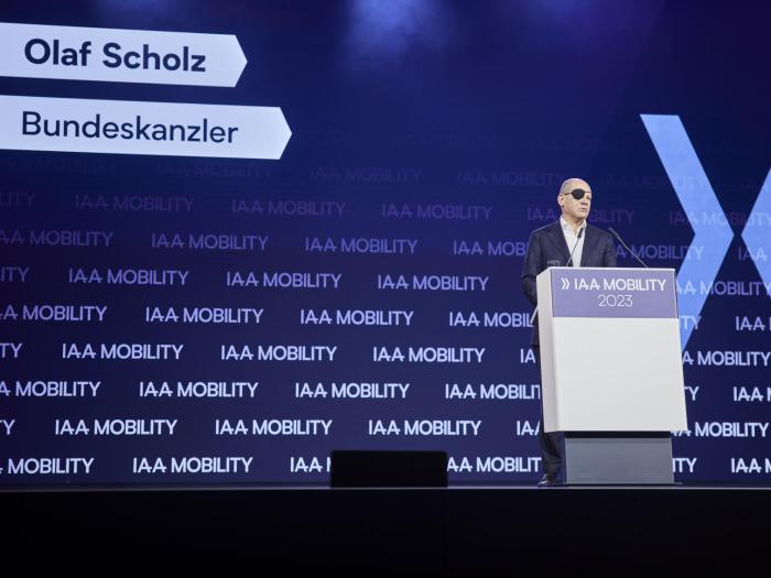 Olaf Scholz auf der IAA 2023