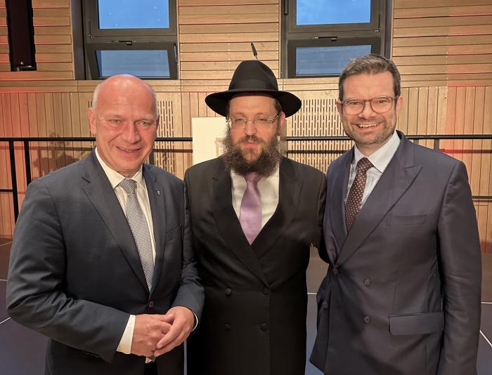 v.l.: Der Regierende Bürgermeister, Kai Wegner, Rabbiner Yehuda Teichtal und Bundesjustizminister Dr. Marco Buschmann