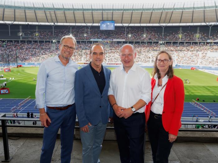 Martin Seeber, ISTAF-Meetingdirektor; Gerhard Wilhelm, Sprecher der Geschäftsführung der Spielbank Berlin; Kai Wegner, Regierender Bürgermeister von Berlin und Anette Brücher-Herpel, Geschäftsführerin NOVOMATIC Spielbanken Holding Deutschland