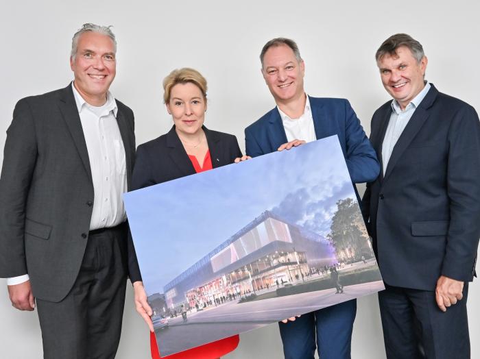 Vorstellung der Studie und des neuen Kongresszentrums (v.l.): Dirk Hoffmann, Geschäftsführer Messe Berlin; Franziska Giffey, Senatorin für Wirtschaft, Energie und Betriebe; Dr. Mario Tobias, Vorsitzender der Geschäftsführung Messe Berlin und visitBerlin-Geschäftsführer Burkhard Kieker