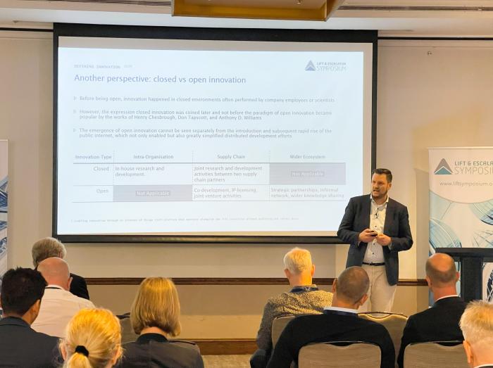 Daan Smans, President Business Development CEDES, beim Symposiums-Vortrag in Kettering