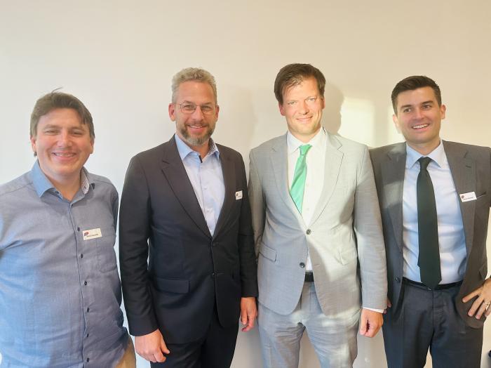 Mirco Dragowski, Vorstandsmitglied berliner wirtschaftsgespräche e.v.; Olaf Schulz, Vorstand Berliner Sparkasse; Dr. Henry Marx, Staatssekretär für Wissenschaft und Forschung; Manuel Oltersdorf, Prokurist FAY Projects (v.l.n.r.)