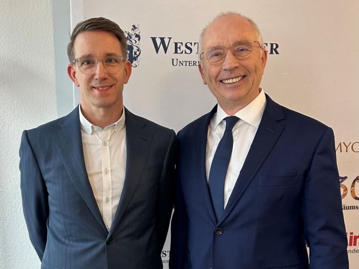 André Lantin (l.) mit Gastgeber und Moderator Frank Schmeichel