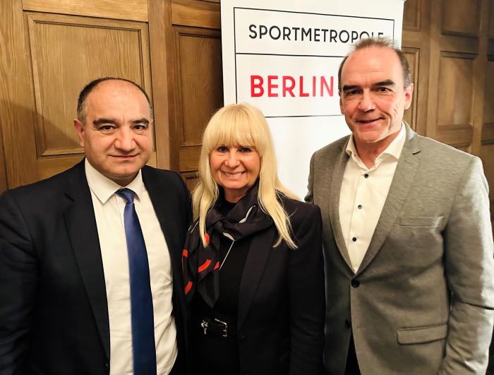 Engagiert für die Sportmetropole Berlin: Özcan Mutlu, Präsident des Behinderten- und Rehabilitations-Sportverbandes Berlin, Sportsenatorin Iris Spranger und Gerhard Wilhelm, Sprecher der Geschäftsführung Spielbank Berlin