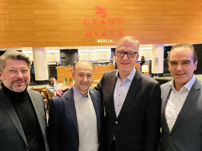 v.l.: David Marek, Prokurist Spielbank Berlin, Mehmet Celikoglu, Geschäftsführer Spielbank Berlin, Jan Peter van der Ree, Area Vice President & General Manager Hyatt Berlin, und Gerhard Wilhelm, Sprecher der Geschäftsführung der Spielbank Berlin