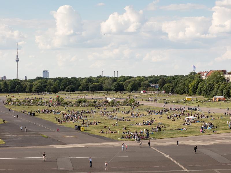 Mehrheit der Berliner für Randbebauung des Tempelhofer Feldes