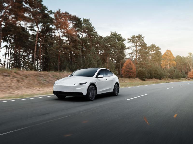Tesla Grünheide trotzt dem Trend -1.000 neue Mitarbeiter