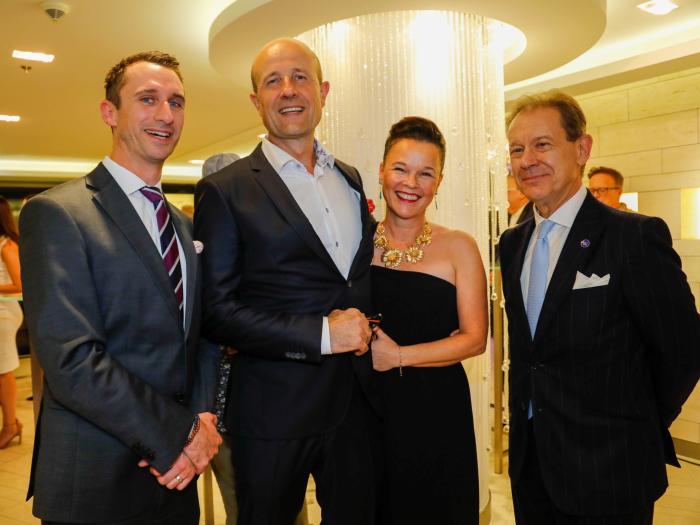 (v.l.) Joachim Jacimowitsch, Director of Operations; Stephan de Haar, Messen / Live Kommunikation, Autostadt GmbH, Wolfsburg; Manon Lange-Prollius, Personal Assistant to General Manager; Gregor Andréewitch, General Manager Waldorf Astoria Berlin