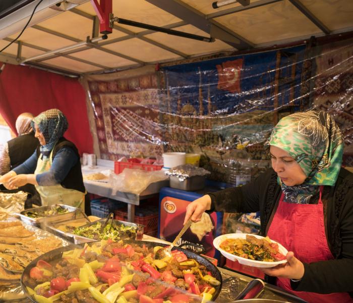 Auf den meisten Berliner Märkten ist türkisches Essen nicht wegzudenken