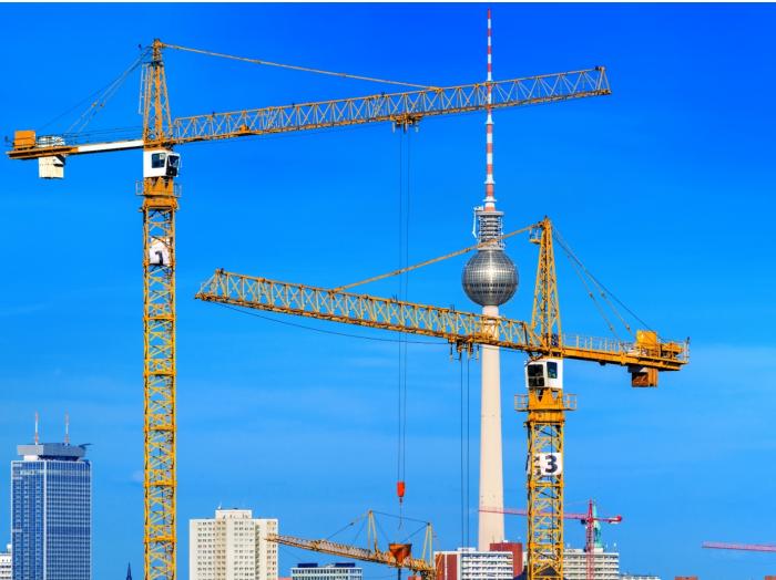 Trotz Flaute wird in Berlin unermüdlich gebaut (Symbolbild)
