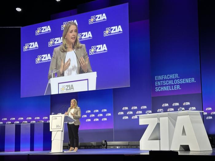 Bundesbauministerin Verena Hubertz beim Tag der Immobilienwirtschaft 2026 