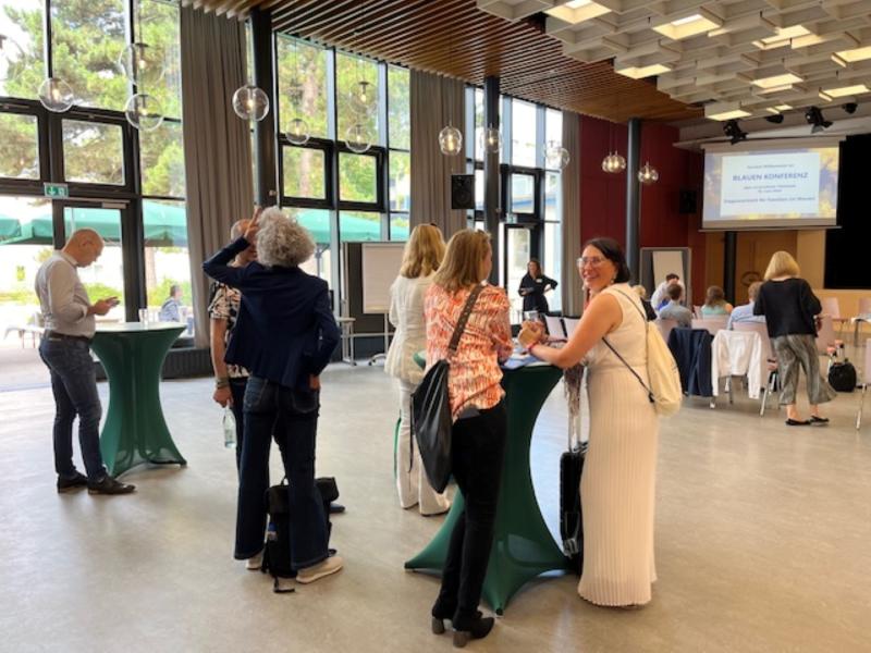 Blaue Konferenz der BAFM: „Kluge Politik stärkt Familien und deren mentale Gesundheit“