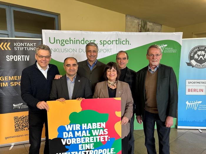 Gemeinsam für den Parasport (v.l.): Jörn Oltmann, Bezirksbürgermeister Tempelhof-Schöneberg, Özcan Mutlu, Präsident Behinderten- und Rehabilitations-Sportverband Berlin, Kaweh Niroomand, Olympiabeauftragter des Landes Berlin, Gerhard Wilhelm, Sprecher der Geschäftsführung Spielbank Berlin, Thomas Härtel, Präsident LSB Berlin