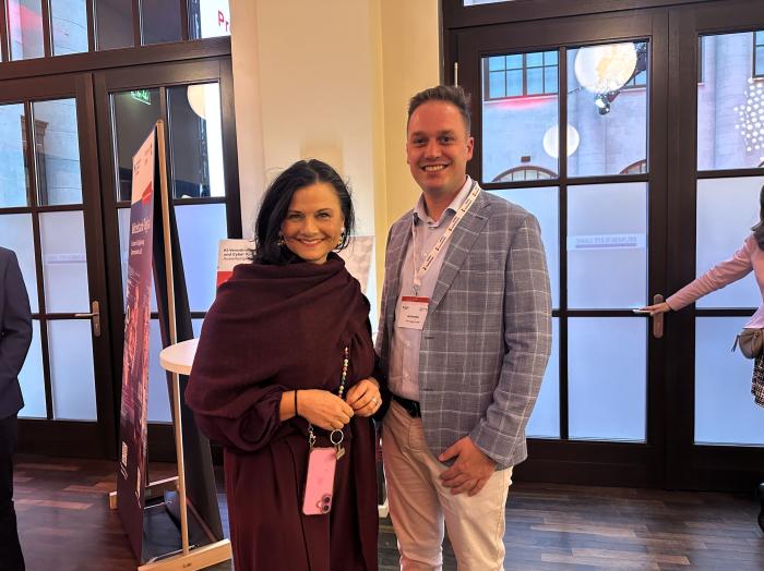 Gitta Connemann, Parlamentarische Staatssekretärin im Bundesministerium für Wirtschaft und Energie sowie Mittelstandsbeauftragte der Bundesregierung, im Gespräch mit Jan Scheller, Geschäftsführung FIV.Energy 