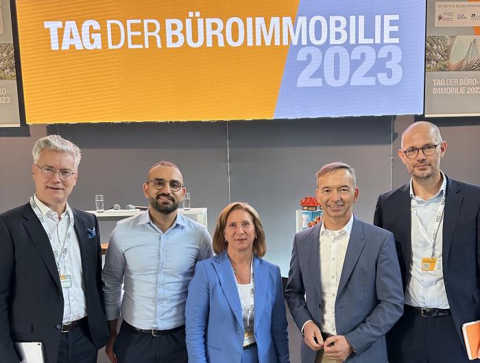 v.l.: Prof. Dr. Alexander von Erdély (CEO CBRE Deutschland), Kassem Taher Saleh (Bündnis90/ Die Grünen), Susanne Tattersall (Geschäftsführende Gesellschafterin Tattersall Lorenz), Pascal Kober (arbeits- und sozialpolitischer Sprecher der FDP-Bundestagsfraktion), Dr Kevin Meyer (Managing Director, JC RealEstate)