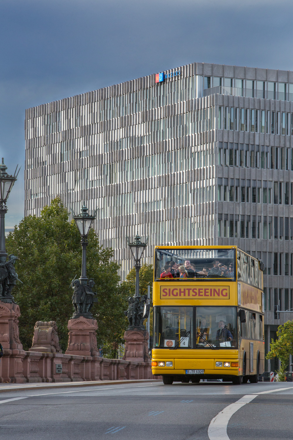Das Büro- und Geschäftsgebäude „Bertha Berlin“ zeigt die präzise Fassaden- und Materialsprache von Barkow Leibinger | Corinne Rose / Barkow Leibinger