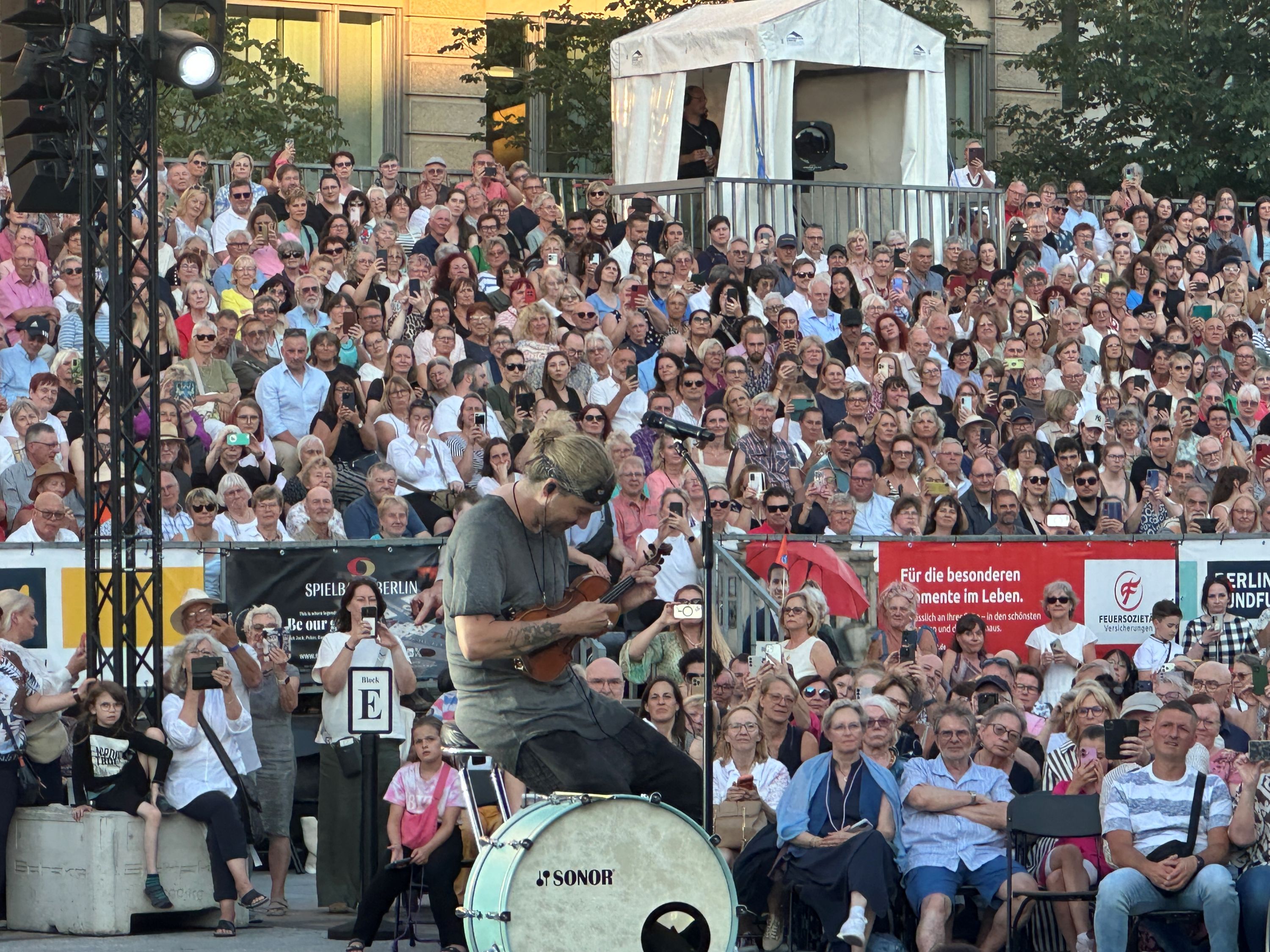 David Garrett begeistert mit seiner „Millennium Symphony“ das Publikum beim Classic Open Air 2026 auf dem Gendarmenmarkt | BERLINboxx