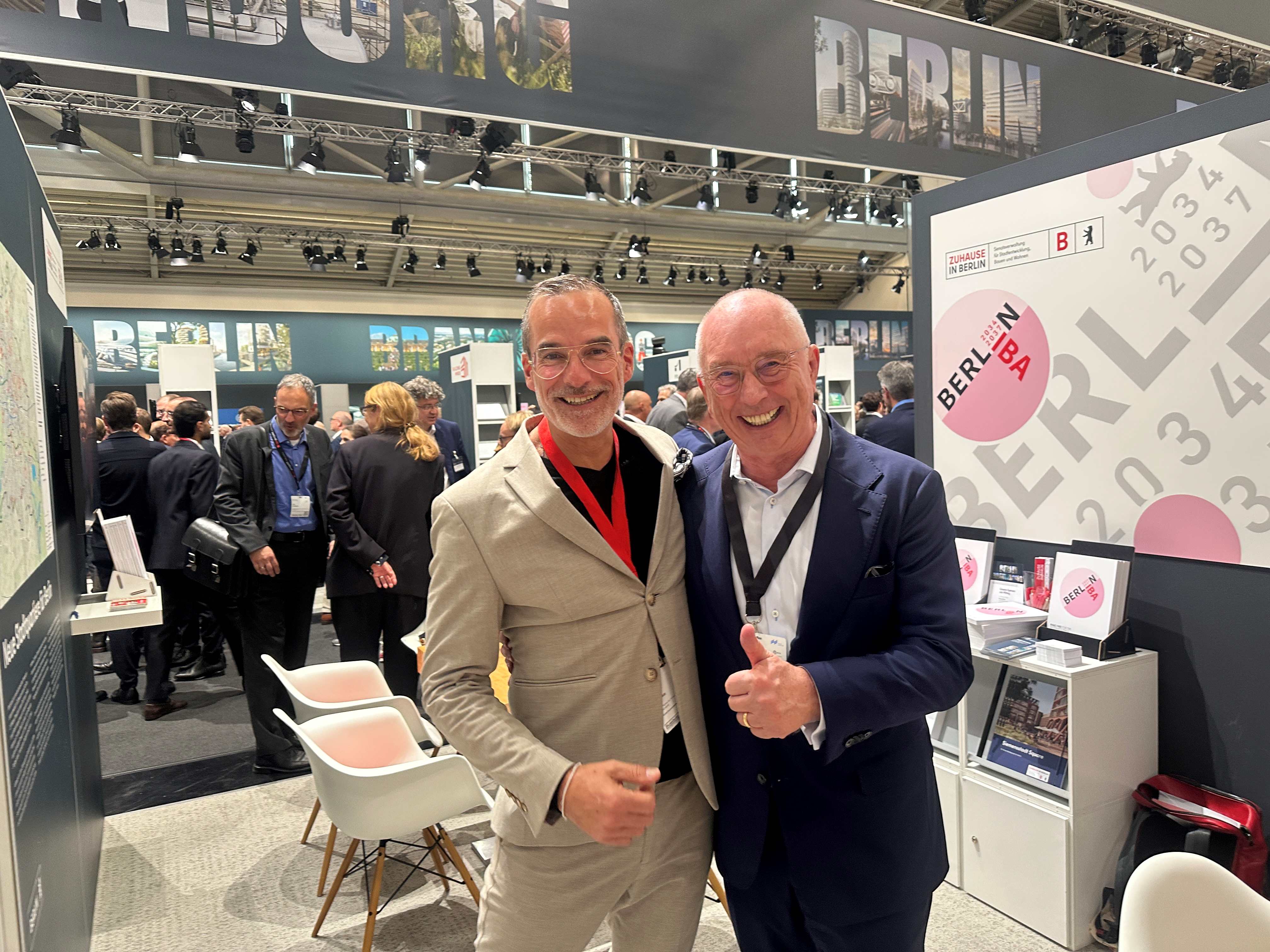 Berlin im Fokus: Dr. Stefan Franzke (l.), Geschäftsführer von Berlin Partner für Wirtschaft und Technologie, und BERLINboxx-Verleger Frank Schmeichel im Gespräch über Investitionen, Marktchancen und die Zukunft des Immobilienstandorts Berlin auf der EXPO REAL 2026 | BERLINboxx