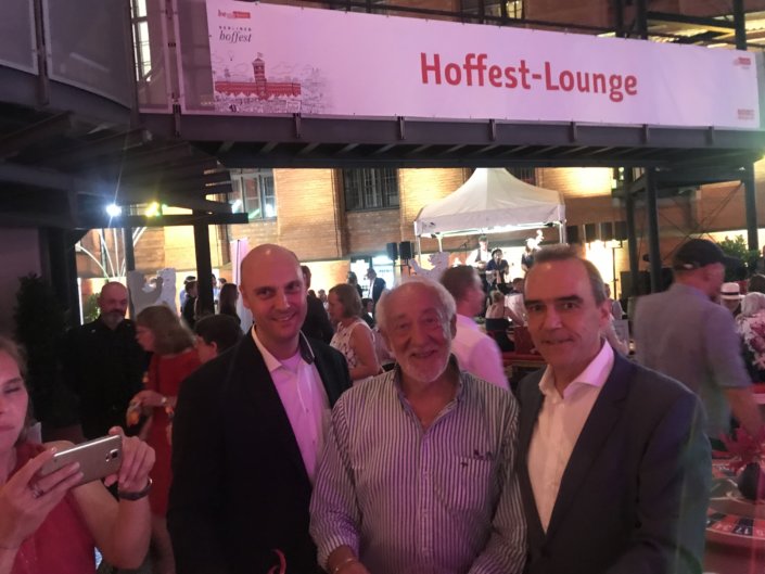 Die Geschäftsführer der Spielbank Berlin Gerhard Wilhelm (r.) und David Schnabel (l.) mit Berliner Urgestein Didi Hallervorden | Foto: BERLINboxx