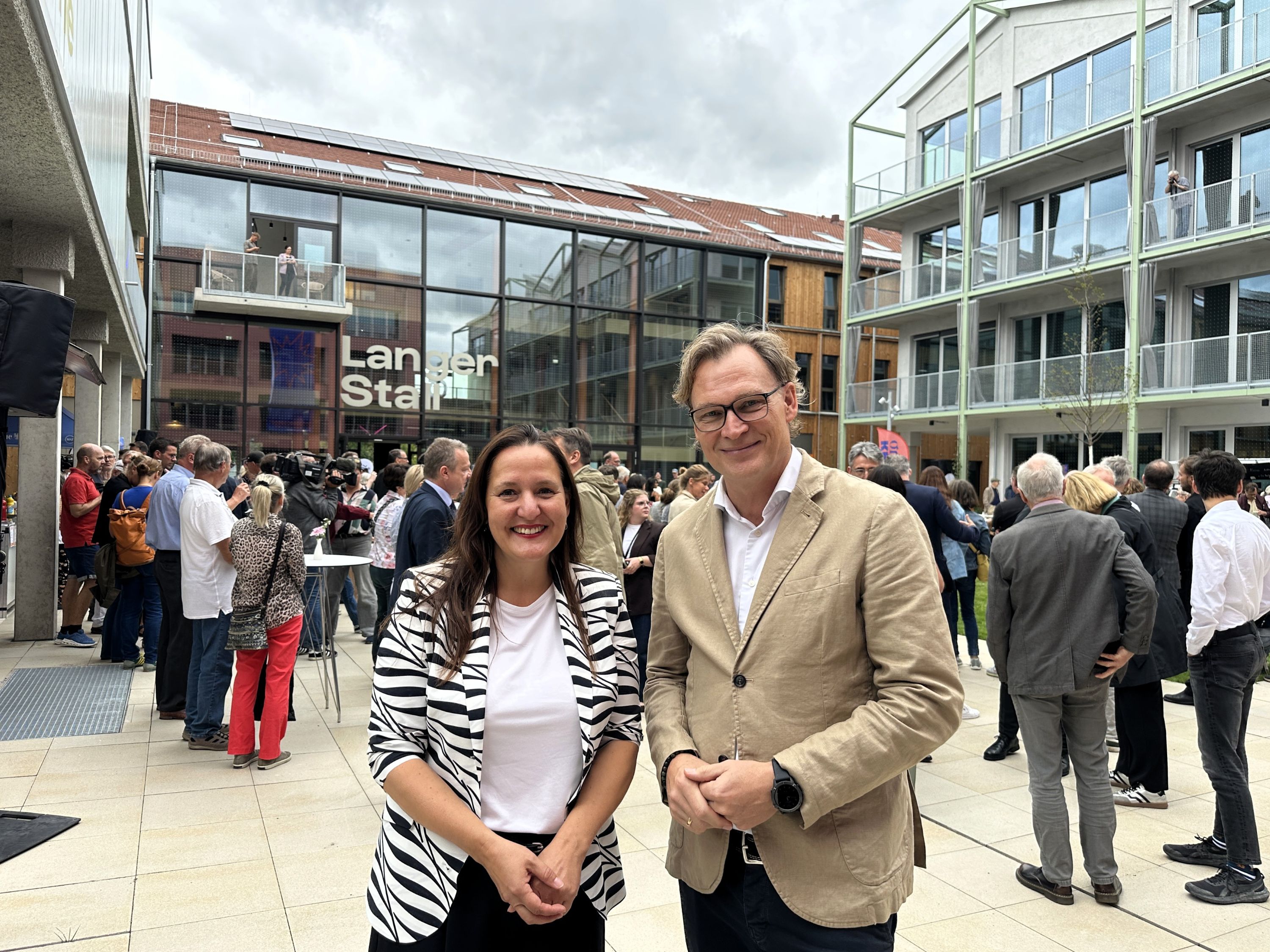 Beim Grand Opening des Kreativ Quartiers Potsdam: Brandenburgs Kulturministerin Dr. Manja Schüle und Christian Niehoff, BOHNZIRLEWAGEN | BERLINboxx