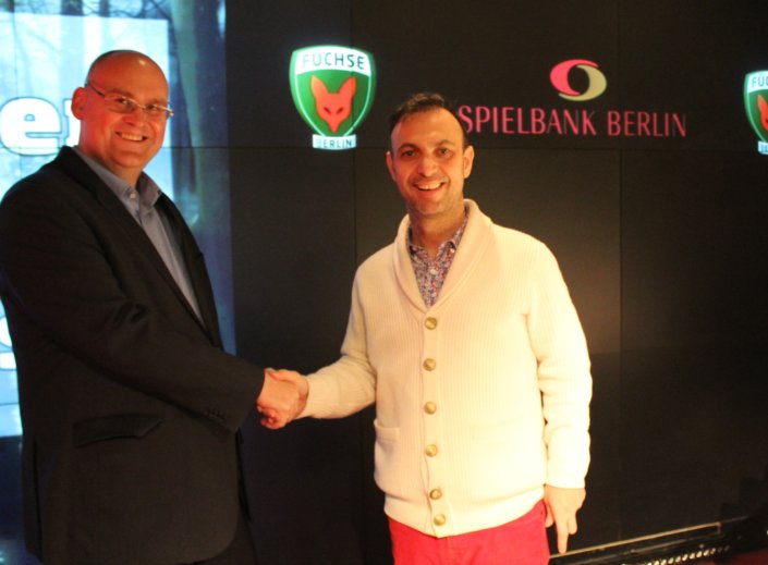 Der Sponsor und Unterstützer Marcel Langner, Geschäftsführer der Spielbank Berlin und Bob Hanning, der Chef der Berliner Füchse | Foto: Spielbank Berlin