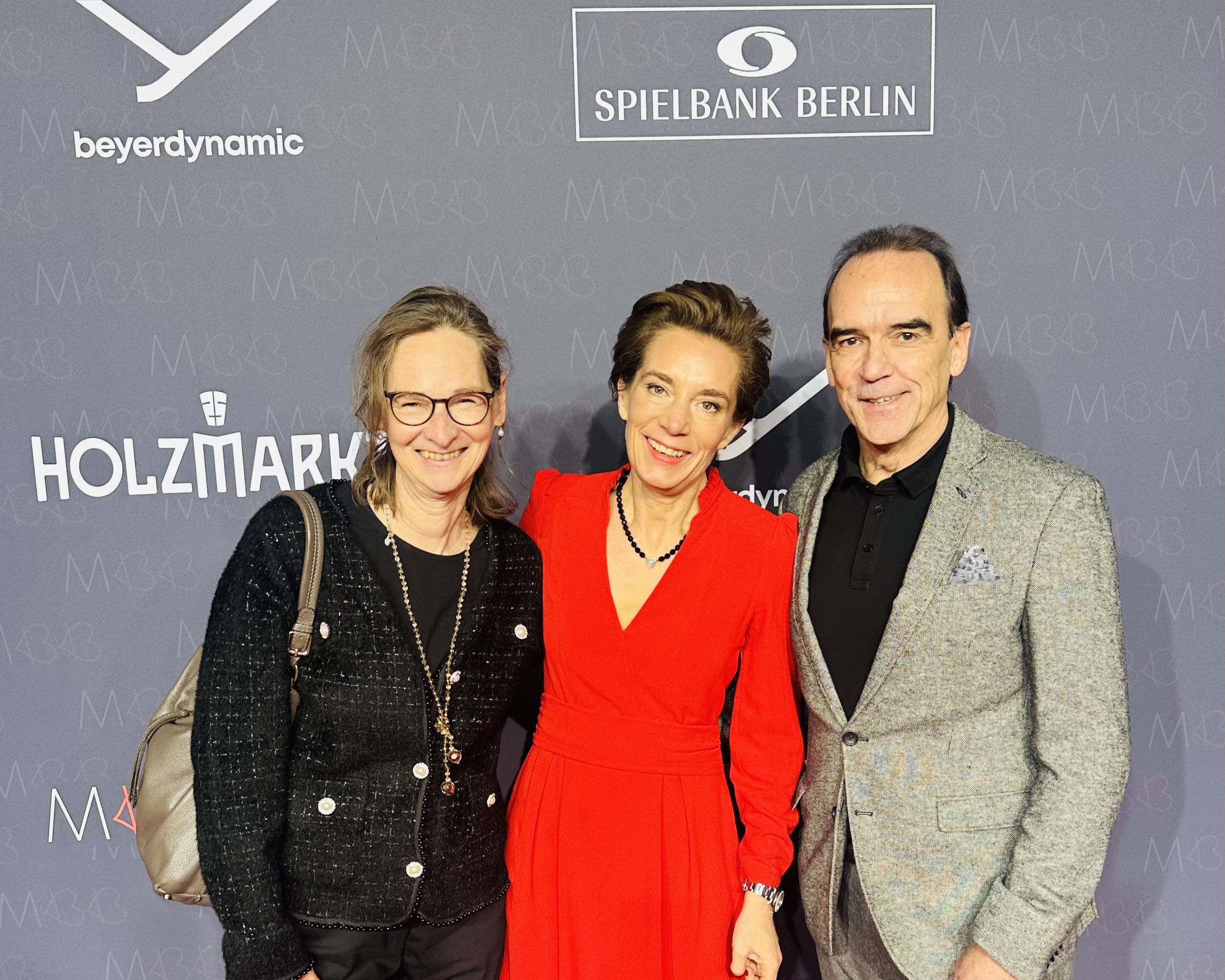 v.l. Anette Brücher-Herpel, Geschäftsführerin Novomatic Spielbanken Holding Deutschland, Sarah Duve-Schmidt, Geschäftsführerin Medienboard Berlin-Brandenburg, Gerhard Wilhelm, Sprecher der Geschäftsführung Spielbank Berlin | BERLINboxx