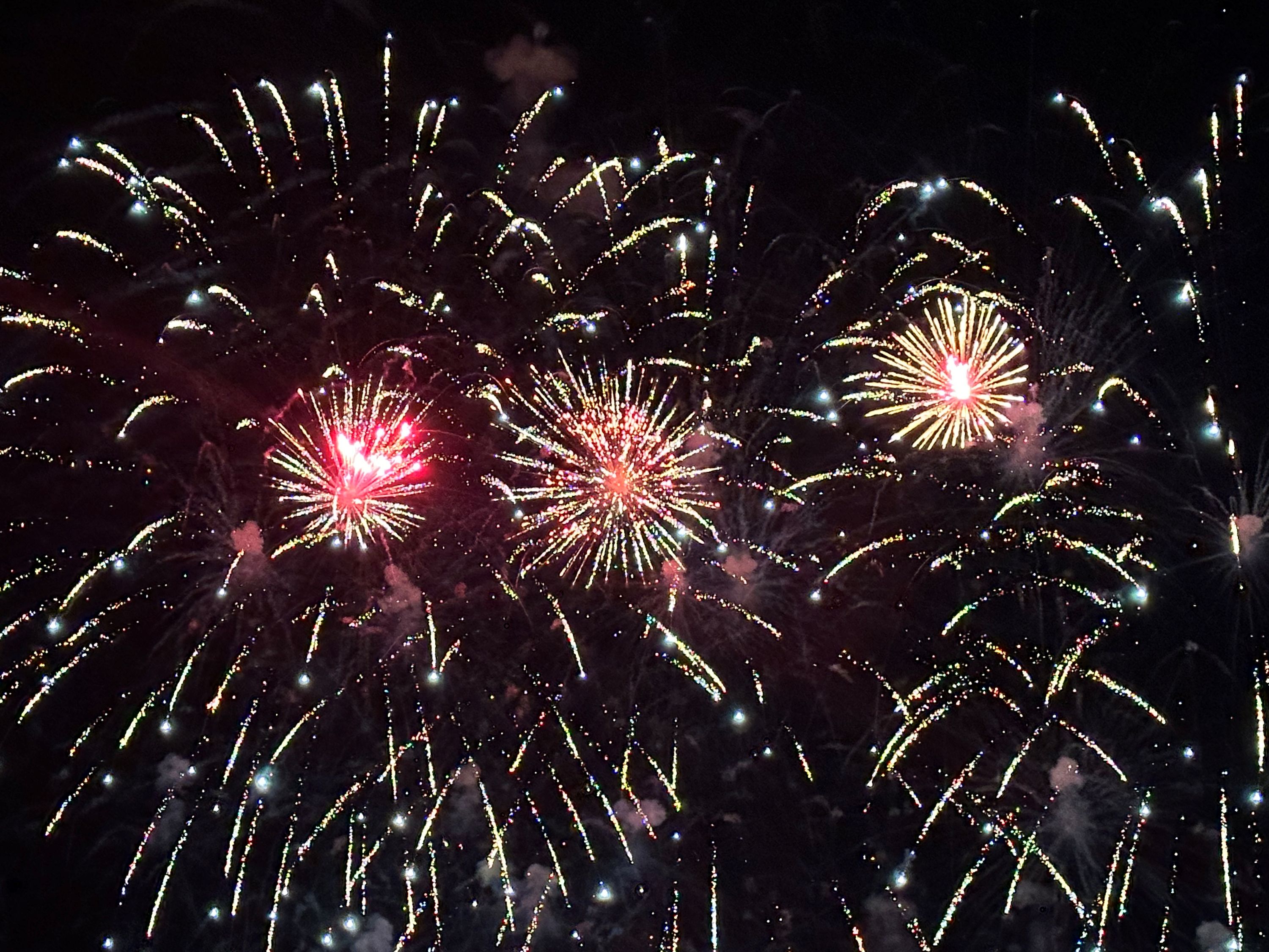 Poesie am Berliner Nachthimmel: Internationale Pyrotechnik-Teams verwandelten das Maifeld beim 20. Jubiläum der Pyronale in eine Bühne aus Licht, Farbe und Feuer | BERLINboxx
