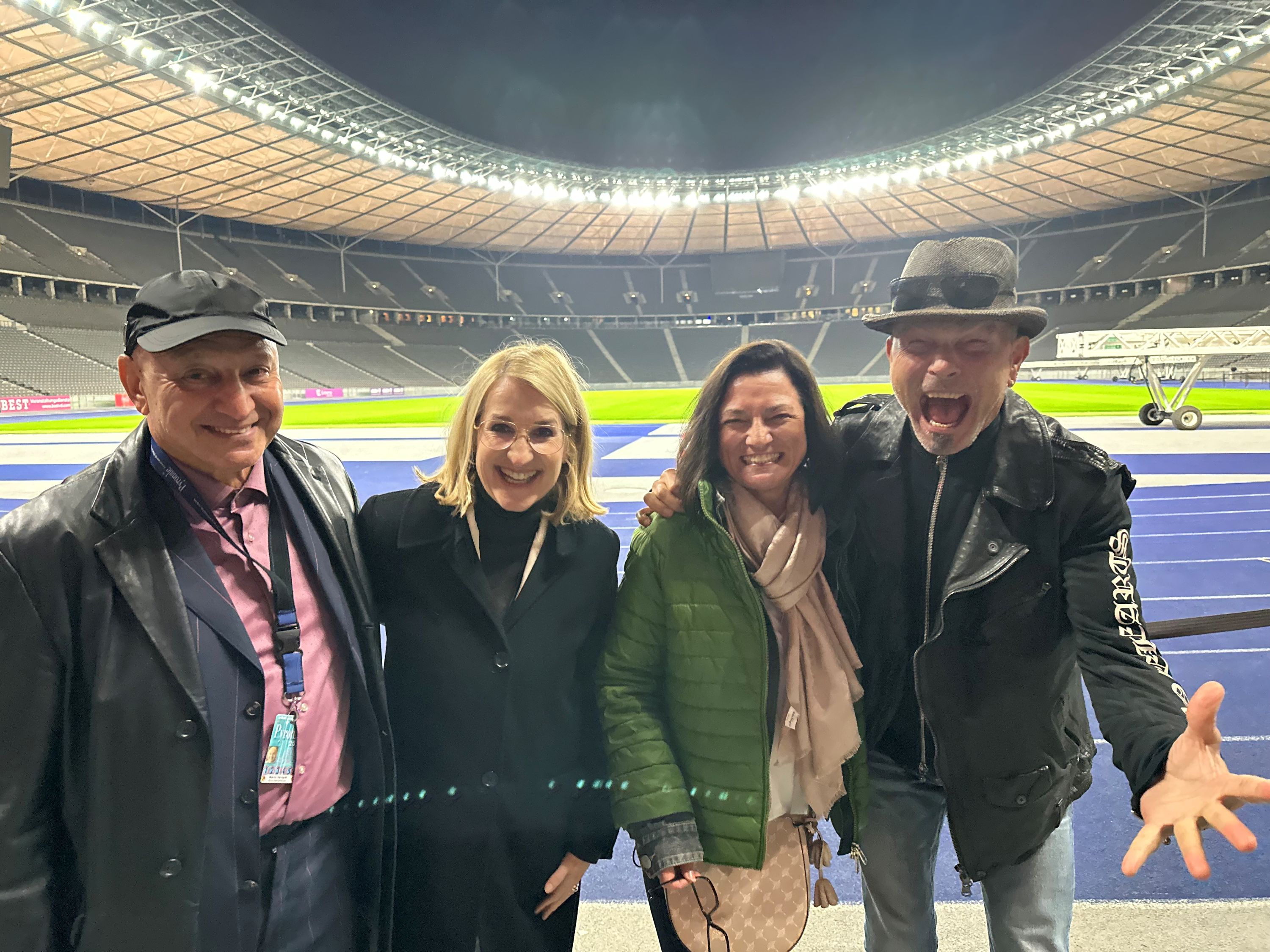 Pyronale-Veranstalter Mario Hempel mit Dr. Angela Wiechula, Carola Wilhelm und Rudolf Schenker (v. l. n. r.) im Berliner Olympiastadion | BERLNboxx