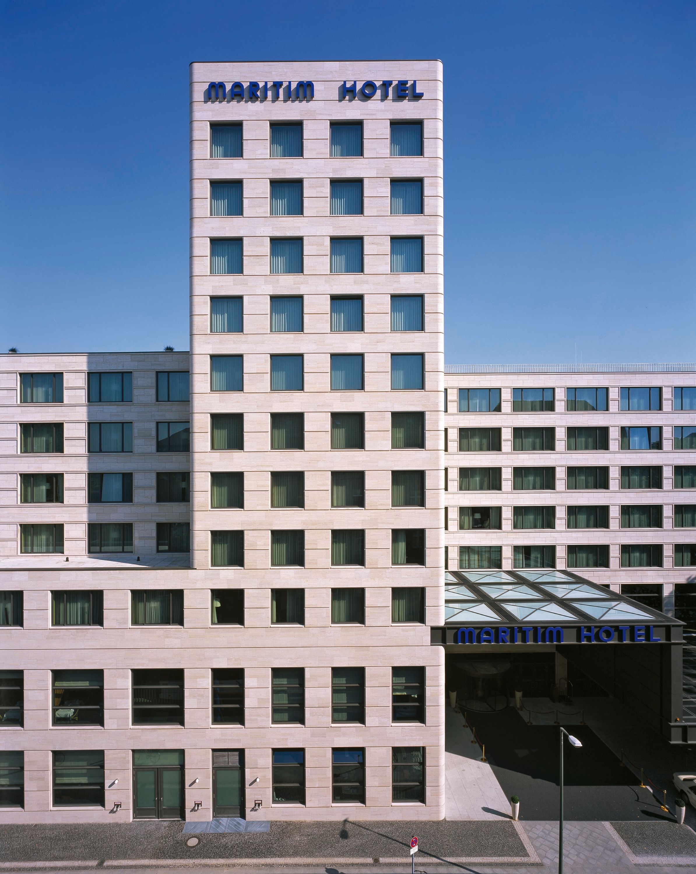 Das Maritim Hotel Berlin an der Stauffenbergstraße zählt zu den bekannten Berliner Projekten von Kleihues + Kleihues | Stefan Müller