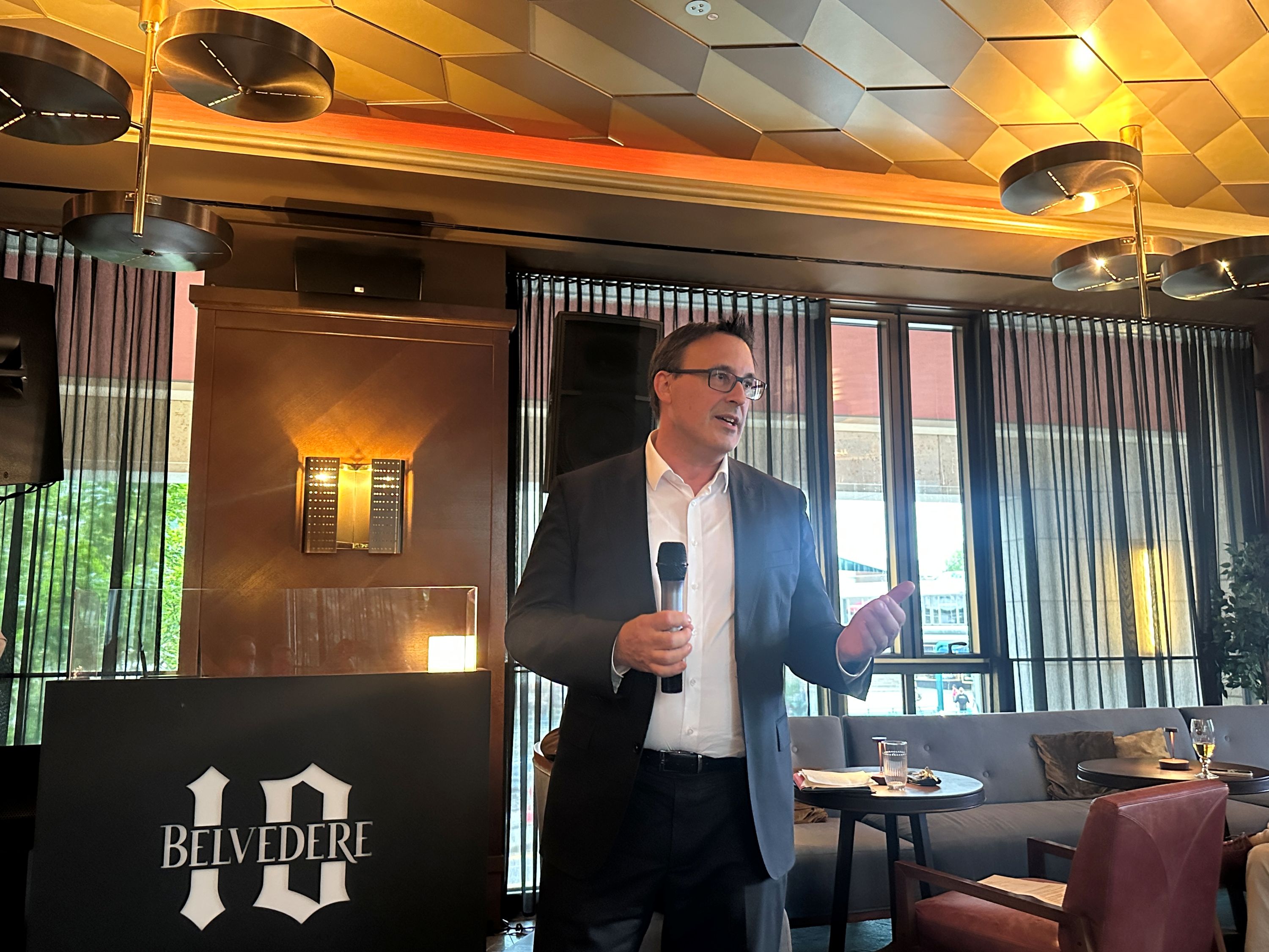 Sören Bartol diskutierte mit Vertretern der Immobilien- und Bauwirtschaft über den Bauturbo, hohe Standards und die Zukunft des Wohnungsbaus | BERLINboxx