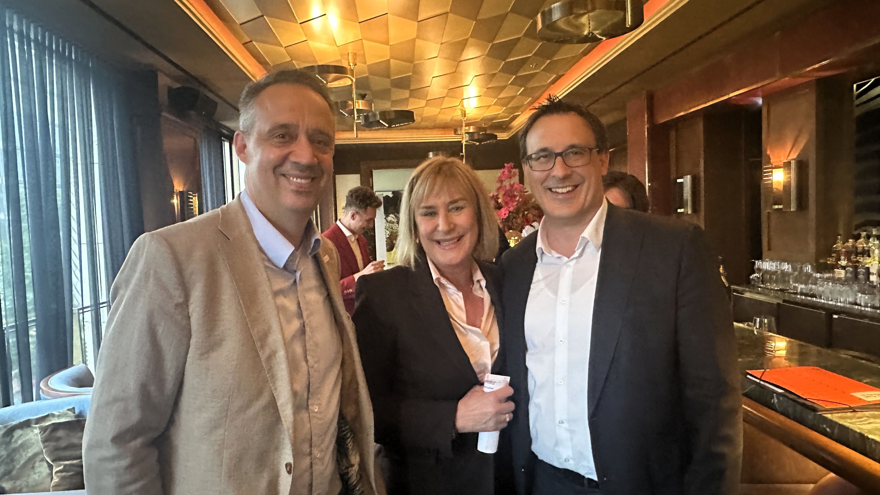Wulf von Borzyskowski, Petra Müller und Sören Bartol (v. l.) beim Get-together der Liberalen Immobilienrunde im Waldorf Astoria Berlin | BERLINboxx