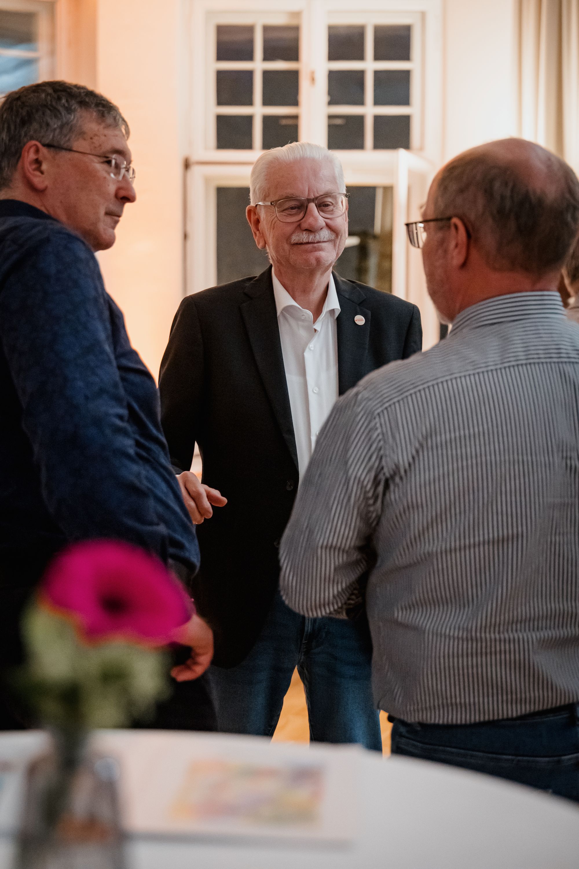 Wolfgang Engels, Vorstandsmitglied der WKHL, im Gespräch beim Grand Opening von ZEITGEIST am Kurfürstendamm © kreativmedia-berlin